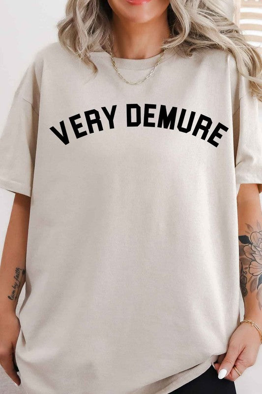 VERY DEMURE oversize Tee